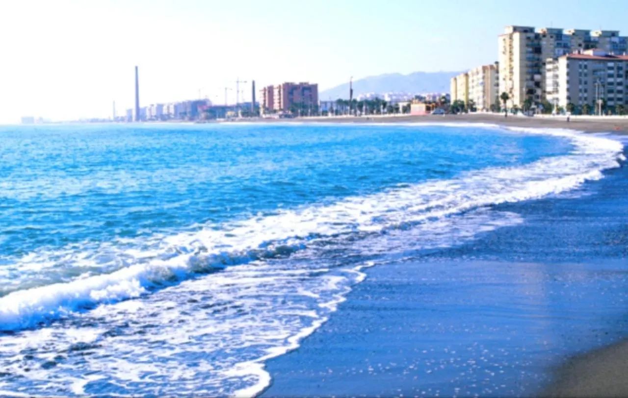 habitación doble en apartamento compartido dream in malaga, junto a Vialia y playa 0*,  España
